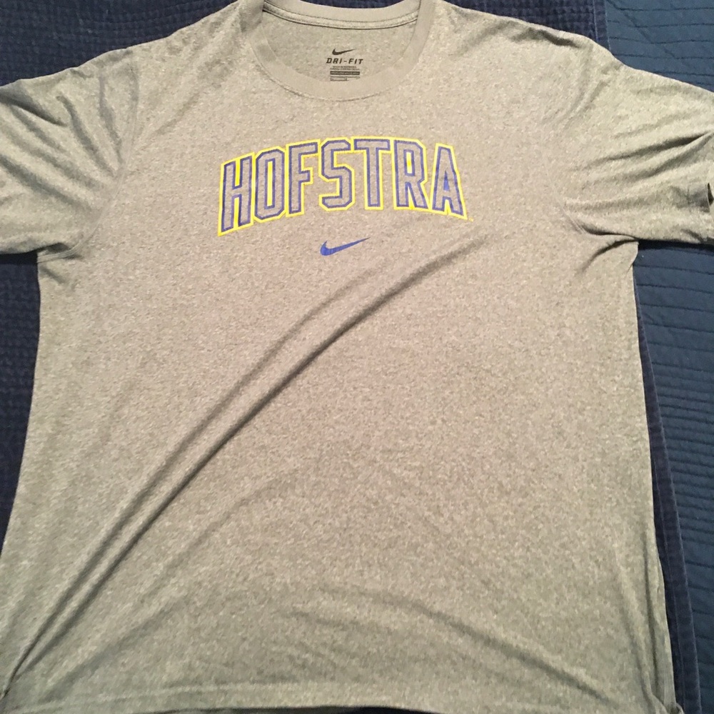 Nike Gray T-Shirt with Hofstra Design